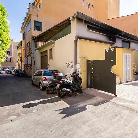 Vivilo Collection - Pigneto Patio Parking
